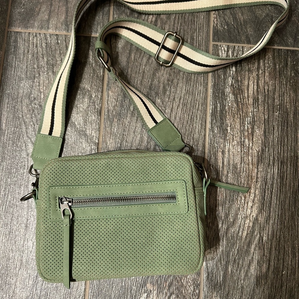Universal Thread Green Crossbody Bag
